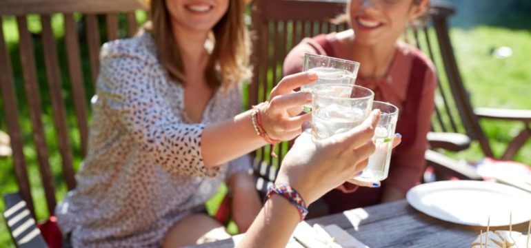 happy-friends-with-drinks-at-summer-garden-party-PJBN296-min
